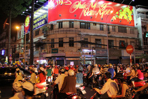 Josh Zuker - TravelManagers Pic 5 - Saigon Streets