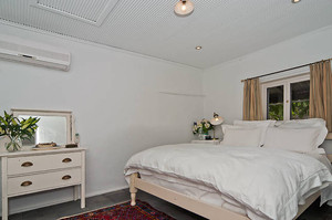 Miners Cottage Pic 3 - Miners Cottage Queen size bed with quality bedlinen and electric blankets