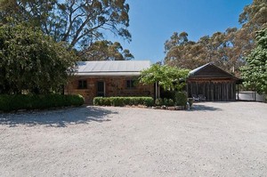 Miners Cottage Pic 4 - The Miners cottage and Barn