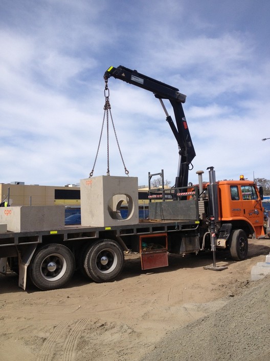 Hills Crane and Transport Pic 1