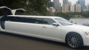 Class Luxury Limousines Pic 3