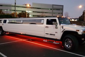 Class Luxury Limousines Pic 4