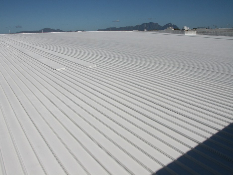 QRC Projects Pic 1 - Heat reflective coating to shopping centre roof 64000square meters