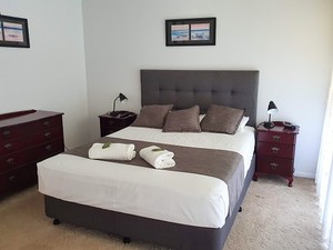 The Shores Holiday Apartments Pic 3 - Townhouse Unit Bedroom 1