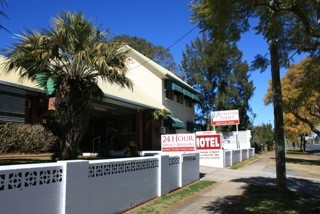 Ruthven Street Motor Inn Pic 1