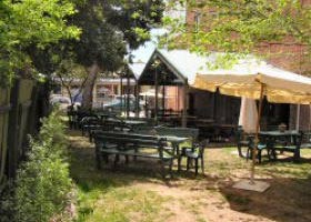 Victoria Hotel Rutherglen Pic 1 - Alfresco dining