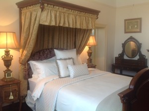 The Grand On Macfie Pic 3 - Luxury Queen Suite