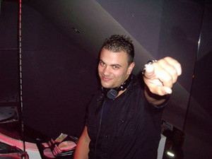 Dj Georgio Pic 3 - Dj Georgio In Kings Cross Mixing It Up