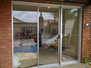 Emergency Fast Glass Replacement & Aluminium Services Pic 2