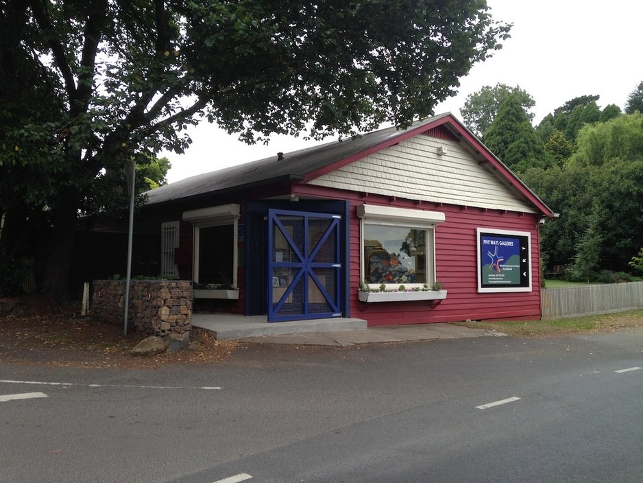 Five Ways Galleries Pic 1 - The Five Ways Galleries Kalorama Good parking at the lookout