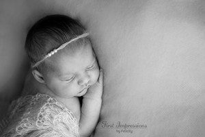 First Impressions by Felicity Pic 3 - First Impressions by Felicity Dalby Newborn Photography