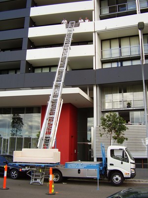 King Hoists Pic 3 - lifting up to a unit