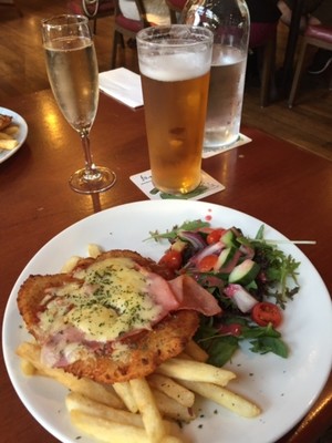 Como Hotel Pic 4 - Drinks and the Chicken Parma special