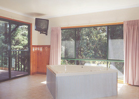 Cloverhill-hepburn Springs Pic 1 - Spa Villa