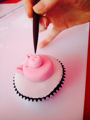 The Fondant Institute Pic 3 - This little piggy