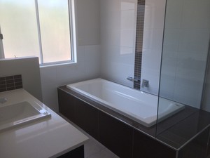 MAK Construction & Renovations Pic 3 - En suite Karalee