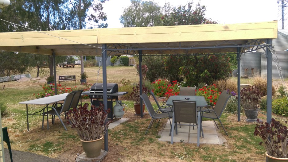 Donald Riverside Motel Pic 1 - BBQ Area