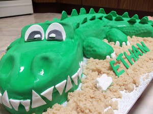 Sweets from the Heart Pic 5 - sculpted crocodile cake