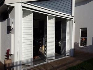 Eez E View Pic 4 - BIFOLDING SHUTTERS AND ZIPSCREEN AWNING