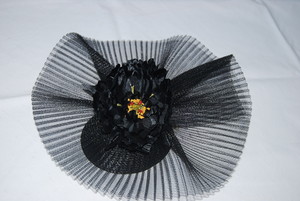 Bev Gunn Milliner Pic 3 - fascinator