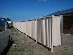 Holtan Building and Maintenance Pic 4 - good neighbour fencing