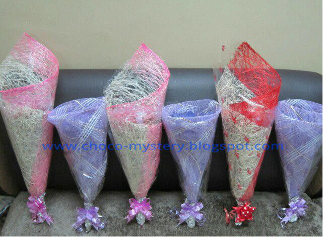 Choco Mystery Pic 1 - Handy bouquets with handmade heart shaped chocs