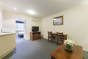 Parklands Hotel & Apartments Pic 5