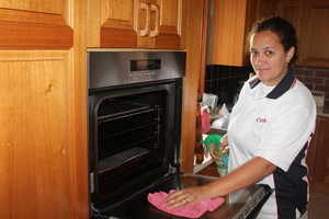 SOS | Services On Site Pic 3 - Sparkling Clean Oven in no time