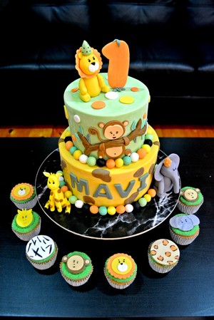 Cakewaves Pic 3 - Safari Cake and cupcakes